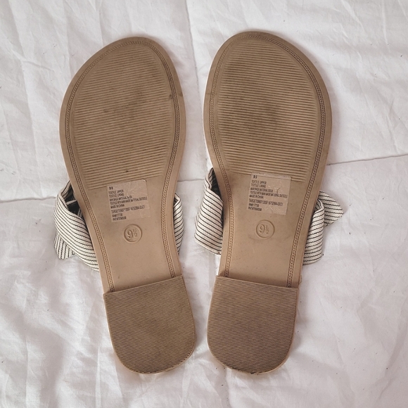 A New Day Bow Flip Flop Sandals - Picture 6 of 6